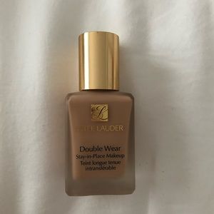 Estée Lauder double wear foundation 2C3 (Fresco)